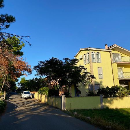 Villa Mena Vir Exteriör bild