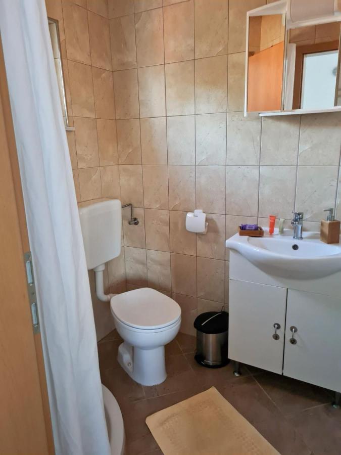 Villa Mena Vir Exteriör bild