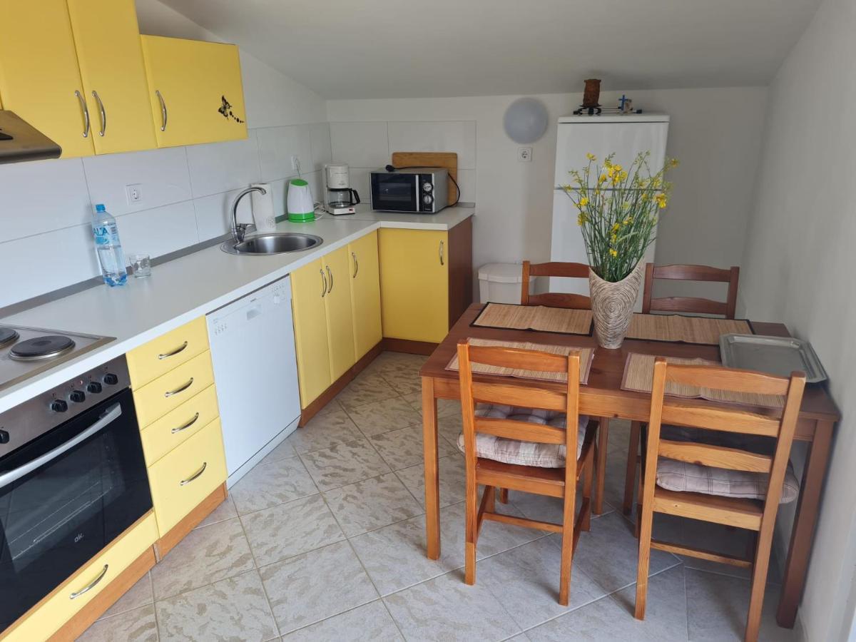 Villa Mena Vir Exteriör bild