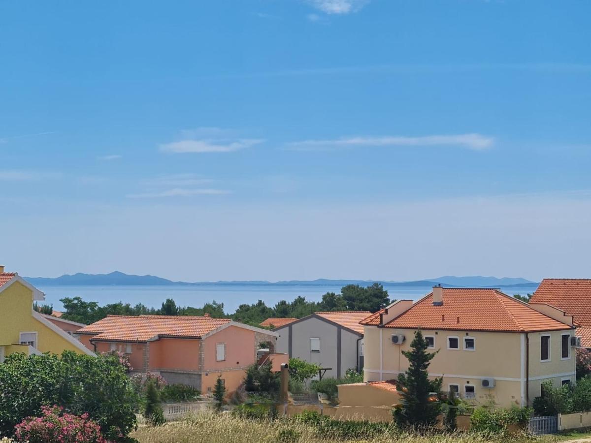 Villa Mena Vir Exteriör bild